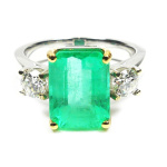 Appealing Emerald Ring